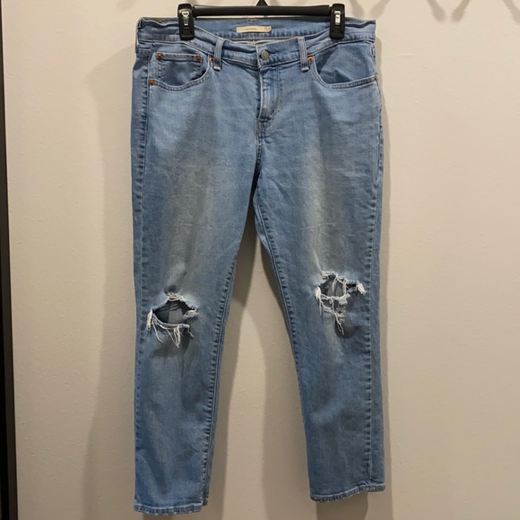 Distressed Levi’s Boyfriend Jeans - Picture 3 of 5